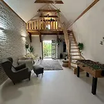 Dako Mansion, Stylish, Modern, Cosy 热舒夫
